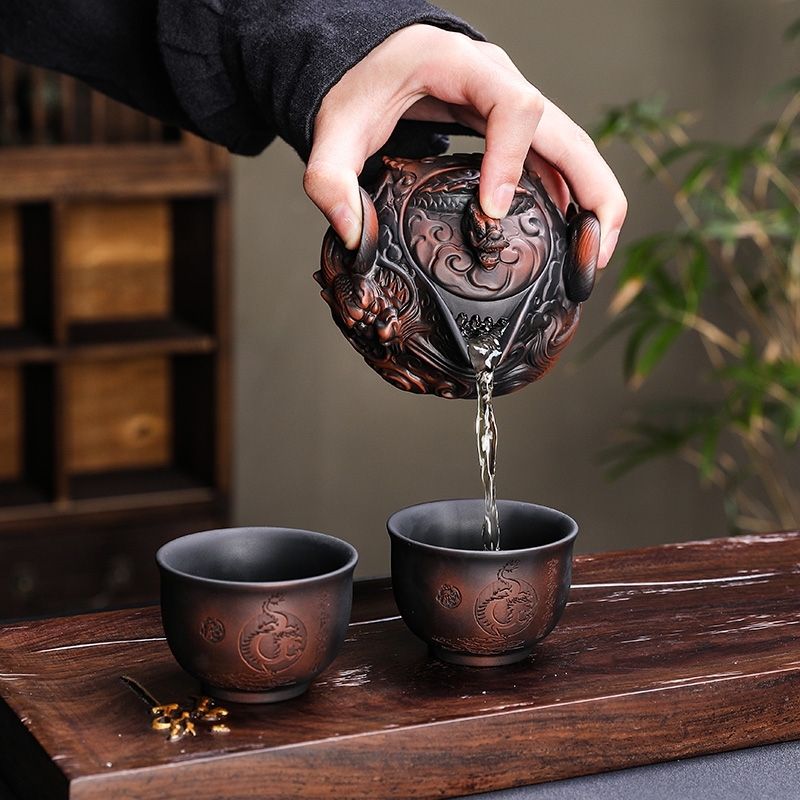 Gongfu Tea Set - 中国紫陶器手作りパイル彫刻飛龍ハンドグラブポットトラベルティーセットポット 2 カップカンフーティーセット
