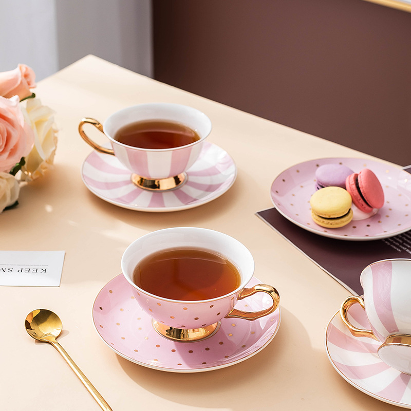 セラミックピンクコーヒーマグカップ、ディッシュティーカップ付 - Coffee Tea Drinks のレビューと価格