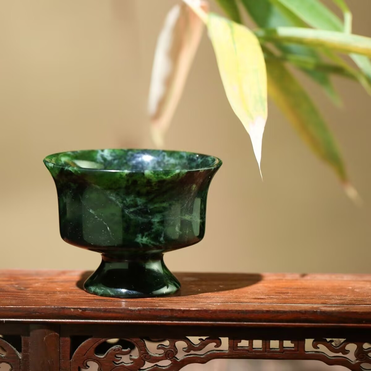 ナチュラルグリーンヒスイティーカップ石茶セット本物のチベット - Gongfu Tea Set のレビューと価格