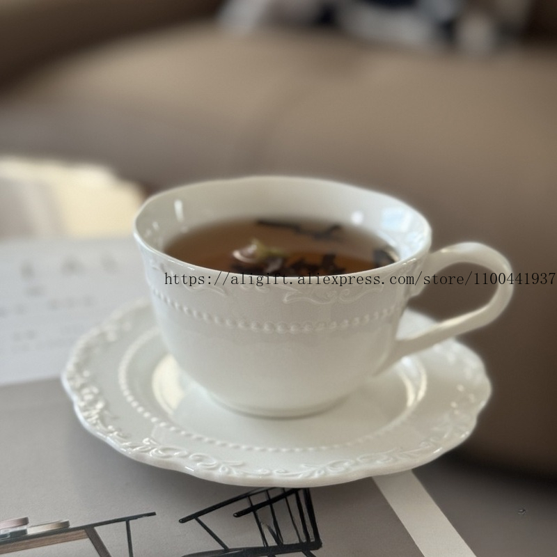 フレンチライト高級エンボス花柄コーヒーカップとプレートセット - Coffee Tea Catering のレビューと価格